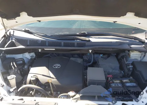 2017 Toyota Sienna Le 8 Passenger z USA, uszkodzony, nr VIN 5TDKZ3DCXHS863837